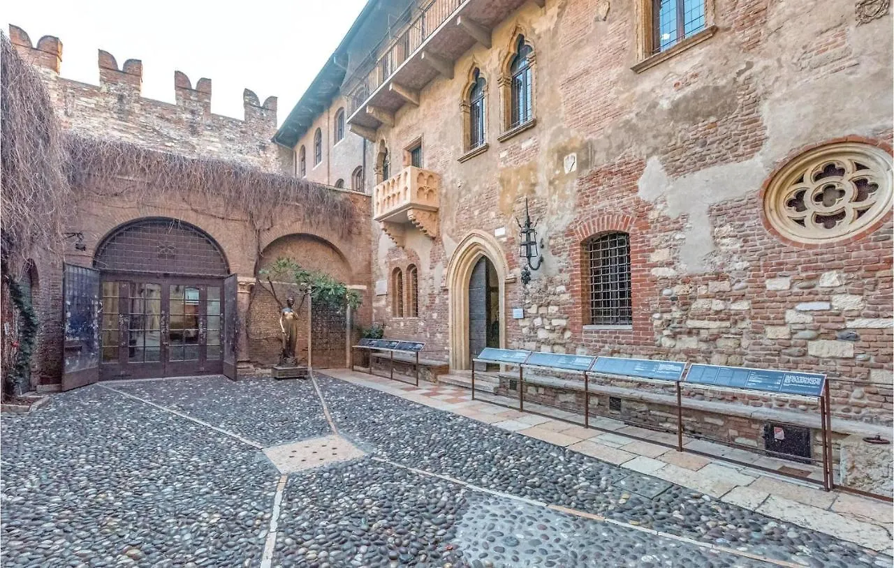 Stunning Home In Fumane -Vr- With Kitchen Italy