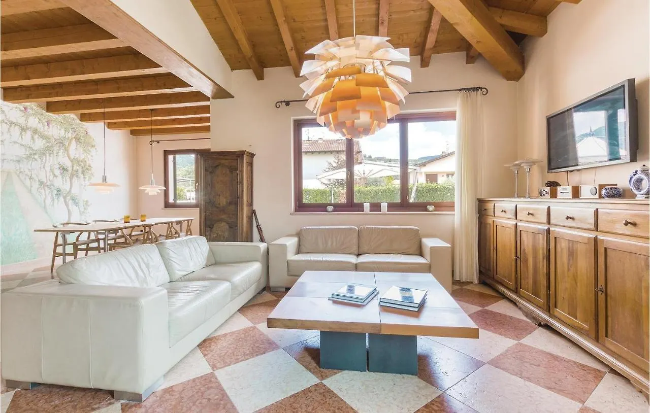Stunning Home In Fumane -Vr- With Kitchen Feriehus
