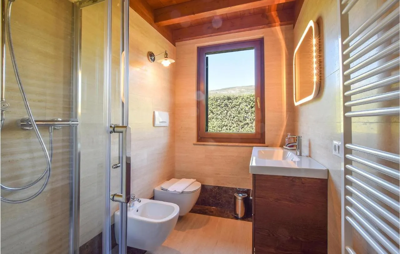 Stunning Home In Fumane -Vr- With Kitchen Feriehus
