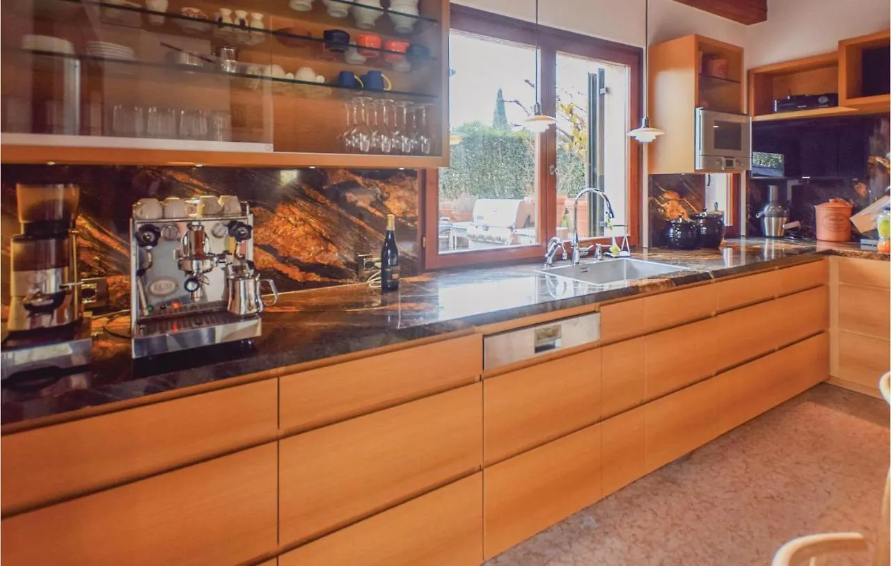 Stunning Home In Fumane -Vr- With Kitchen 0*,